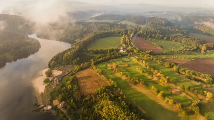 Golfanlage am Twistesee im Herbst